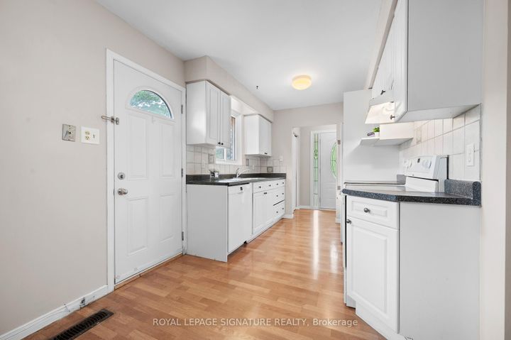 Photo 11 at 1908 Bonnymede Drive, Clarkson, Mississauga