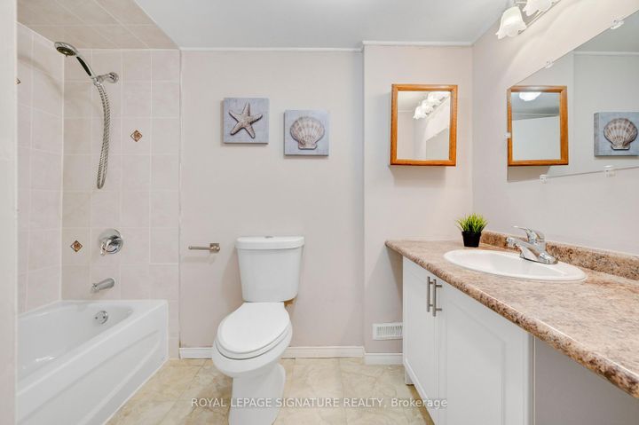 Photo 17 at 1908 Bonnymede Drive, Clarkson, Mississauga