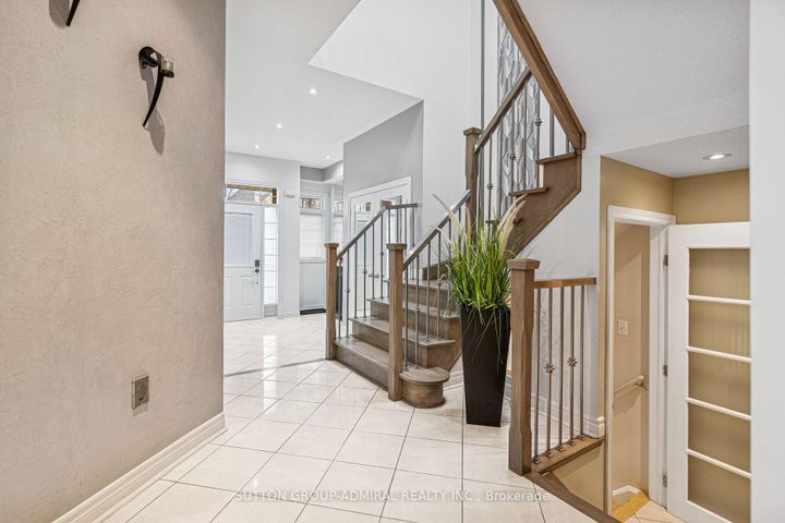 Photo 6 at 63 Vivaldi Drive, Patterson, Vaughan