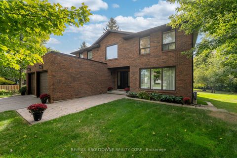 Photo 5 at 20 Arkendo Drive, FD Ford, Oakville