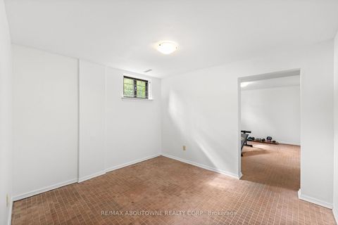 Photo 36 at 20 Arkendo Drive, FD Ford, Oakville