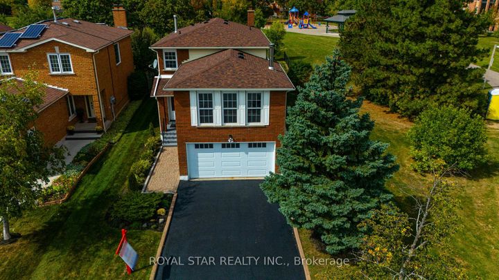 Photo 1 at 42 Kingknoll Drive, Fletcher's Creek South, Brampton