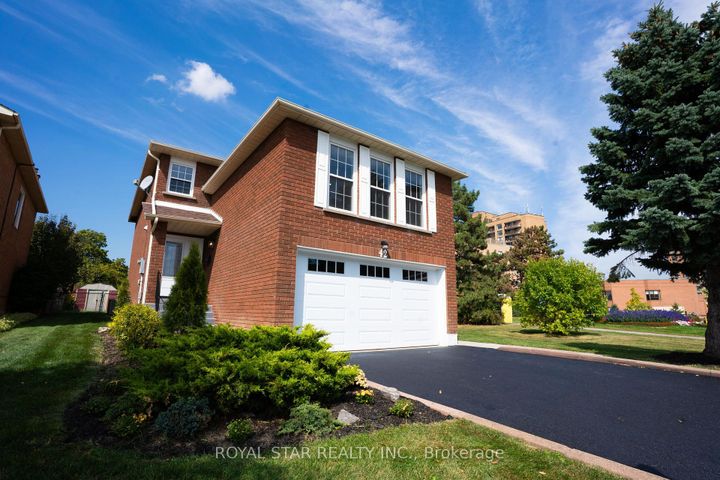 Photo 2 at 42 Kingknoll Drive, Fletcher's Creek South, Brampton
