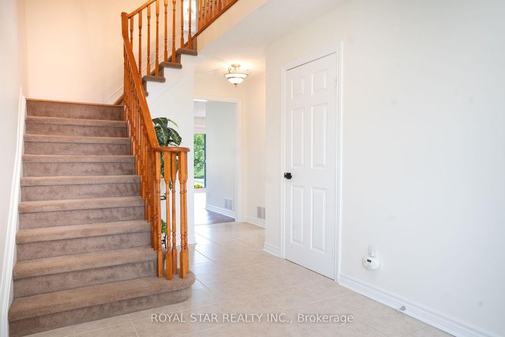 Photo 6 at 42 Kingknoll Drive, Fletcher's Creek South, Brampton