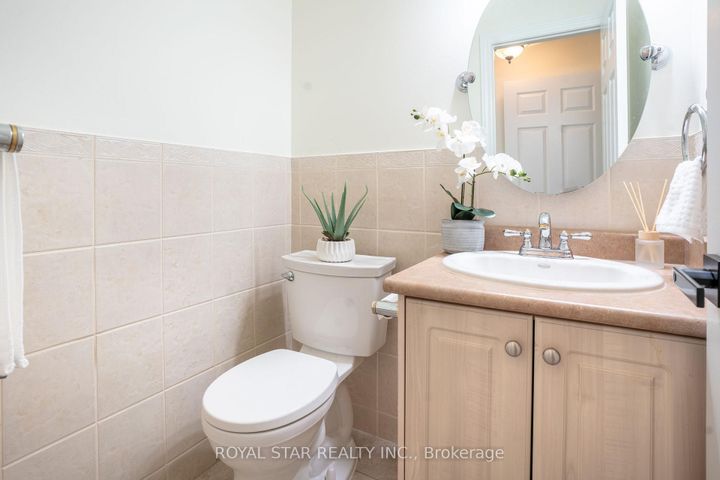 Photo 8 at 42 Kingknoll Drive, Fletcher's Creek South, Brampton