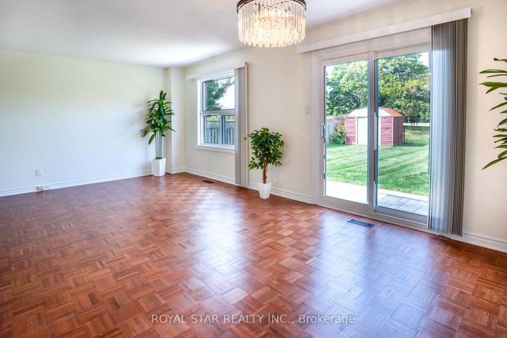 Photo 11 at 42 Kingknoll Drive, Fletcher's Creek South, Brampton