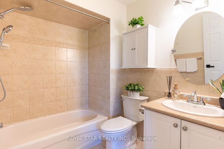 Photo 21 at 42 Kingknoll Drive, Fletcher's Creek South, Brampton
