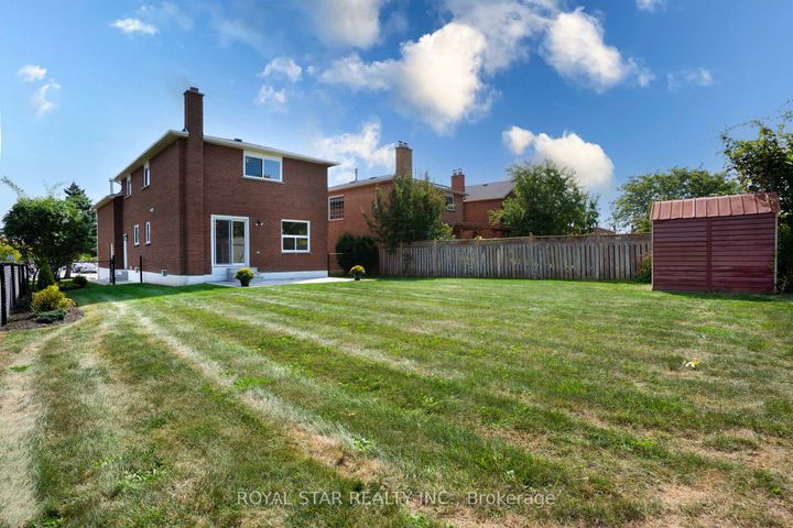 Photo 29 at 42 Kingknoll Drive, Fletcher's Creek South, Brampton