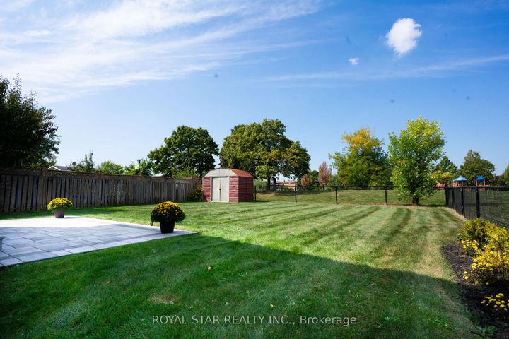 Photo 30 at 42 Kingknoll Drive, Fletcher's Creek South, Brampton