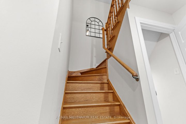 Photo 18 at 17 Prince Crescent, Northwest Sandalwood Parkway, Brampton