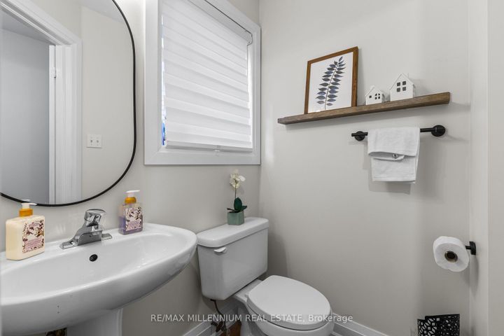 Photo 29 at 17 Prince Crescent, Northwest Sandalwood Parkway, Brampton