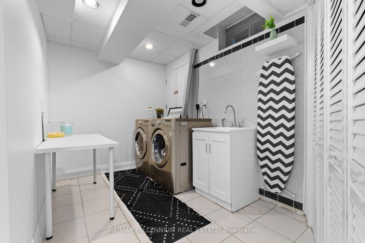 Photo 34 at 17 Prince Crescent, Northwest Sandalwood Parkway, Brampton