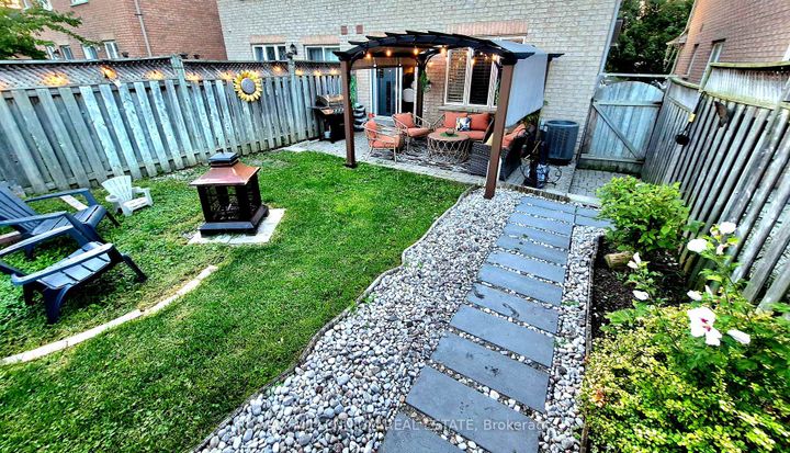 Photo 36 at 17 Prince Crescent, Northwest Sandalwood Parkway, Brampton