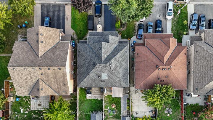 Photo 42 at 17 Prince Crescent, Northwest Sandalwood Parkway, Brampton