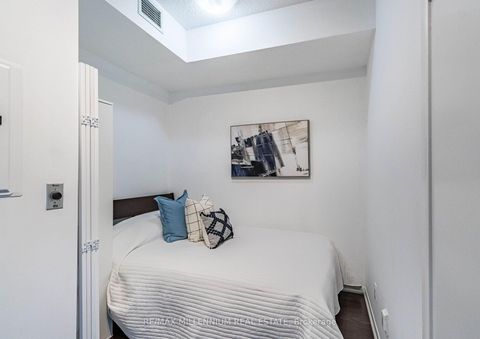 Photo 5 at 712 - 215 Fort York Boulevard, Waterfront Communities C1, Toronto