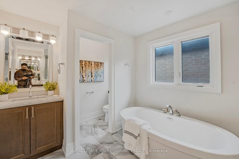 Photo 42 at 93 Velia Court, Vellore Village, Vaughan