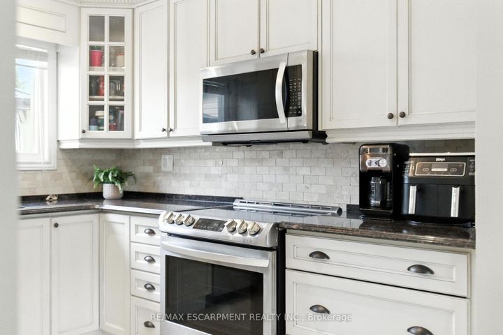 Photo 12 at 289 East 25th Street, Eastmount, Hamilton