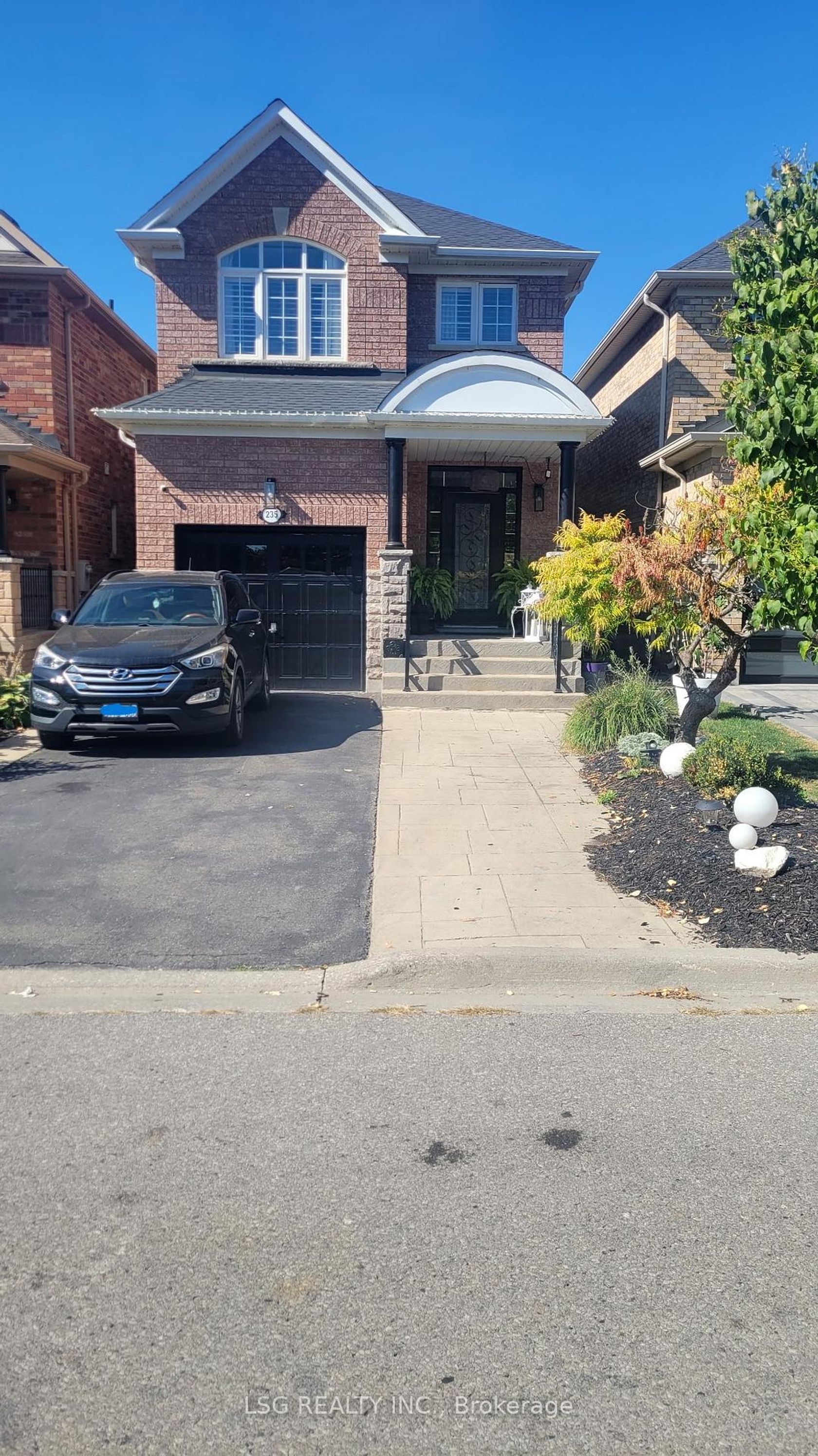 235 Venice Gate Drive, Vellore Village, Vaughan 
