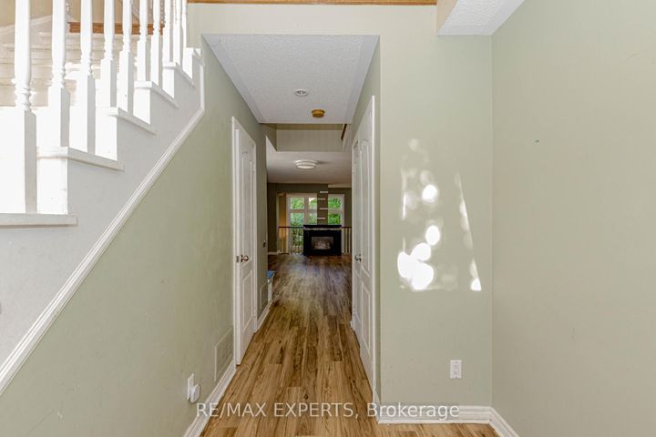 Photo 4 at 17B - 1084 Queen Street W, Lorne Park, Mississauga