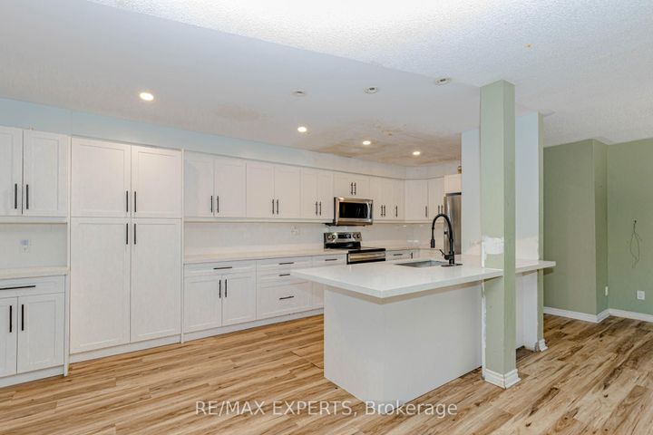 Photo 8 at 17B - 1084 Queen Street W, Lorne Park, Mississauga