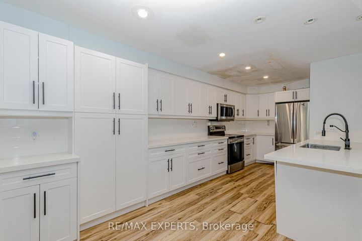 Photo 9 at 17B - 1084 Queen Street W, Lorne Park, Mississauga
