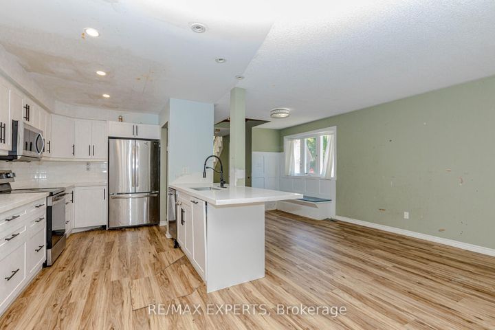 Photo 11 at 17B - 1084 Queen Street W, Lorne Park, Mississauga