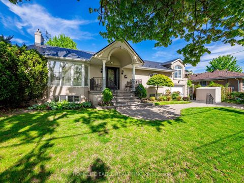 Photo 2 at 11 Knollside Drive, Mill Pond, Richmond Hill