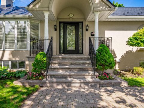 Photo 3 at 11 Knollside Drive, Mill Pond, Richmond Hill