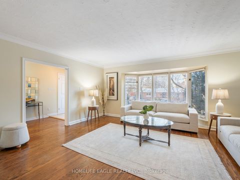 Photo 5 at 11 Knollside Drive, Mill Pond, Richmond Hill