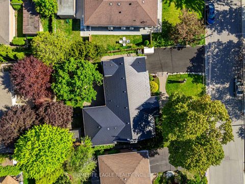 Photo 32 at 11 Knollside Drive, Mill Pond, Richmond Hill