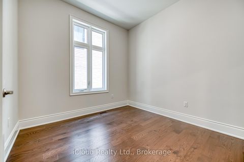 Photo 3 at 160 Winthrop Crescent, Vellore Village, Vaughan