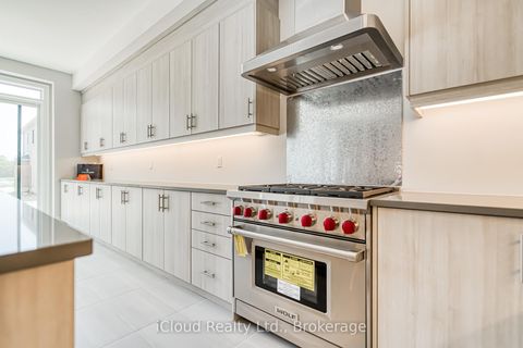 Photo 11 at 160 Winthrop Crescent, Vellore Village, Vaughan