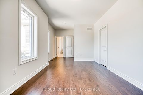 Photo 18 at 160 Winthrop Crescent, Vellore Village, Vaughan