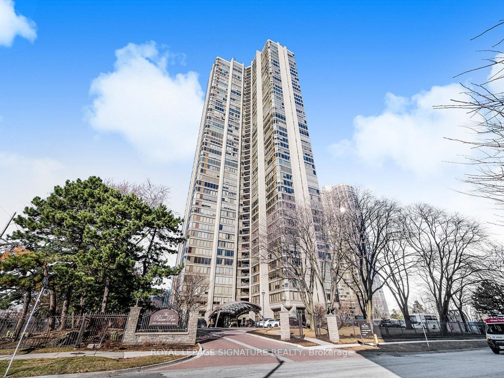 1008 - 2045 Lake Shore Boulevard W, Mimico, Toronto 