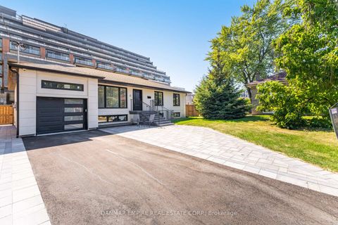 Photo 1 at 6 Casino Court, Bathurst Manor, Toronto