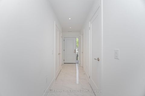 Photo 3 at 6 Casino Court, Bathurst Manor, Toronto