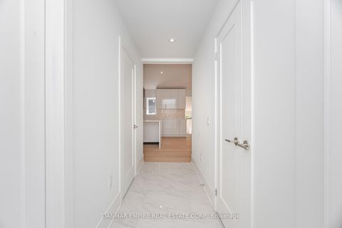 Photo 4 at 6 Casino Court, Bathurst Manor, Toronto