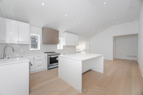 Photo 6 at 6 Casino Court, Bathurst Manor, Toronto