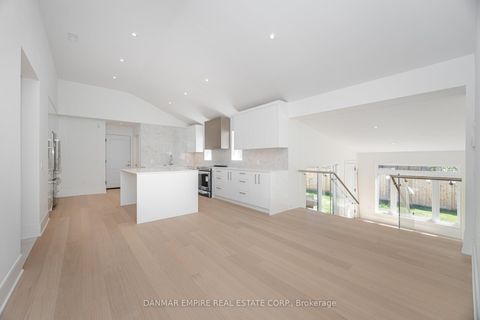 Photo 9 at 6 Casino Court, Bathurst Manor, Toronto
