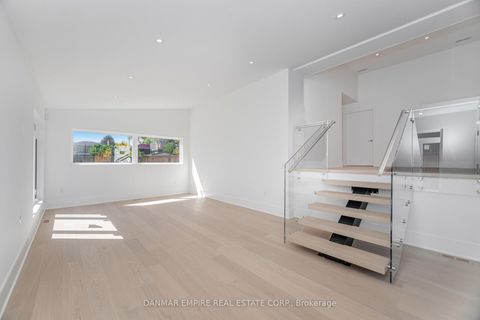 Photo 10 at 6 Casino Court, Bathurst Manor, Toronto
