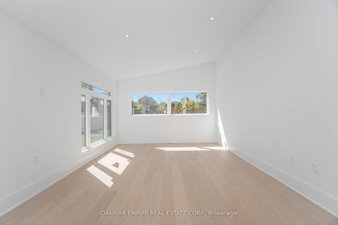 Photo 11 at 6 Casino Court, Bathurst Manor, Toronto