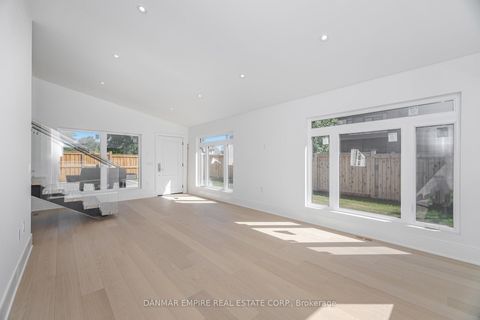Photo 12 at 6 Casino Court, Bathurst Manor, Toronto
