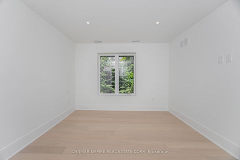 Photo 16 at 6 Casino Court, Bathurst Manor, Toronto