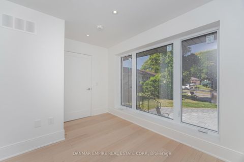 Photo 24 at 6 Casino Court, Bathurst Manor, Toronto