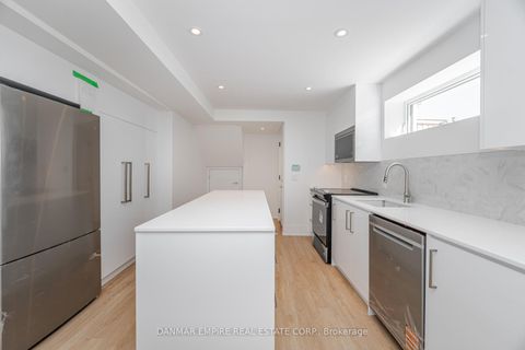 Photo 29 at 6 Casino Court, Bathurst Manor, Toronto
