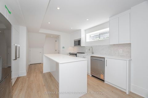 Photo 30 at 6 Casino Court, Bathurst Manor, Toronto
