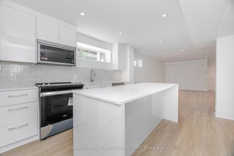 Photo 32 at 6 Casino Court, Bathurst Manor, Toronto