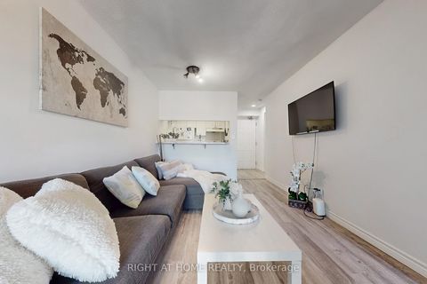 Photo 4 at 705 - 222 The Esplanade Avenue, Waterfront Communities C8, Toronto