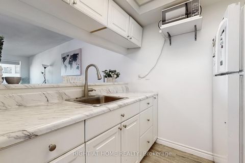 Photo 9 at 705 - 222 The Esplanade Avenue, Waterfront Communities C8, Toronto