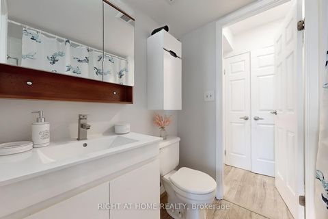 Photo 13 at 705 - 222 The Esplanade Avenue, Waterfront Communities C8, Toronto